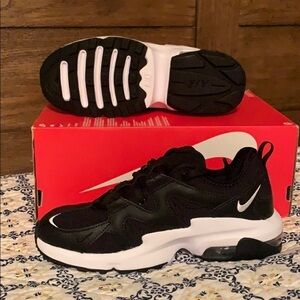 WMNS NIKE AIR MAX GRAVITON SIZE 5